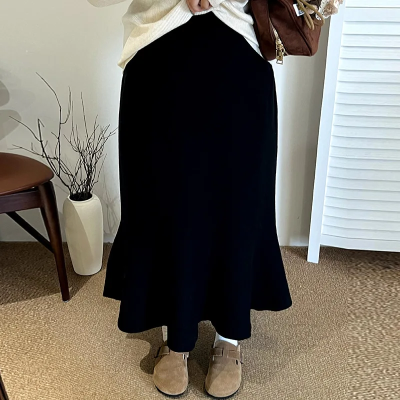 

plus Size Straight Cut Midi Skirt Women's Winter 2025 Slimming Fish Tail Knitted Skirt Versatile mid Waist Polyester Fiber
