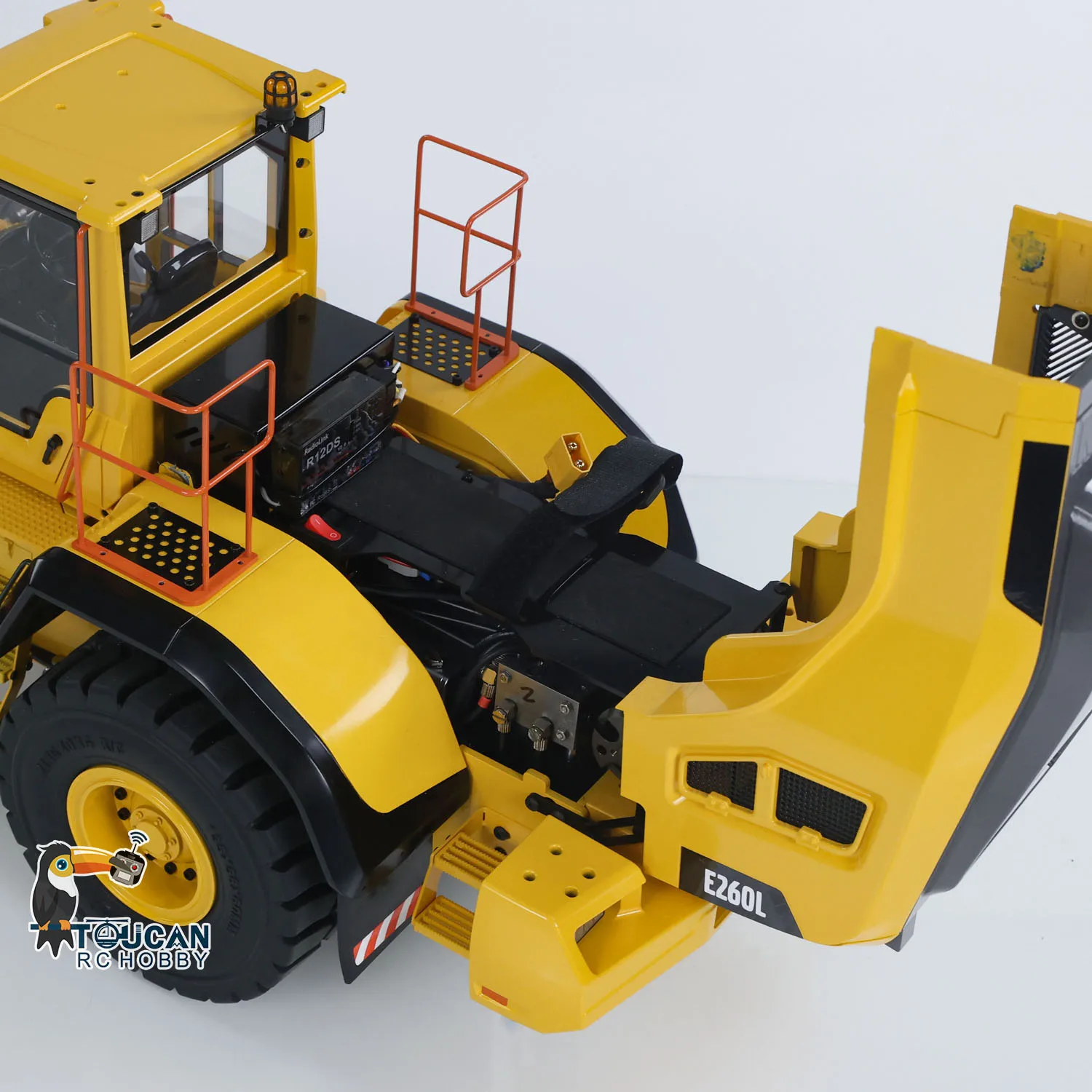 

1/14 Hydraulic RC Loader E260L Metal Remote Control Construction Vehicles ST8 Radio Lock Differential Axle Light Sound Cars Toys