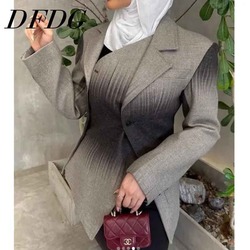 

DFDG Fake Two Piece Design With Gradually Changing Color, High-quality 2025 Spring Women Fashionable Waist Slimming Suit Jacket