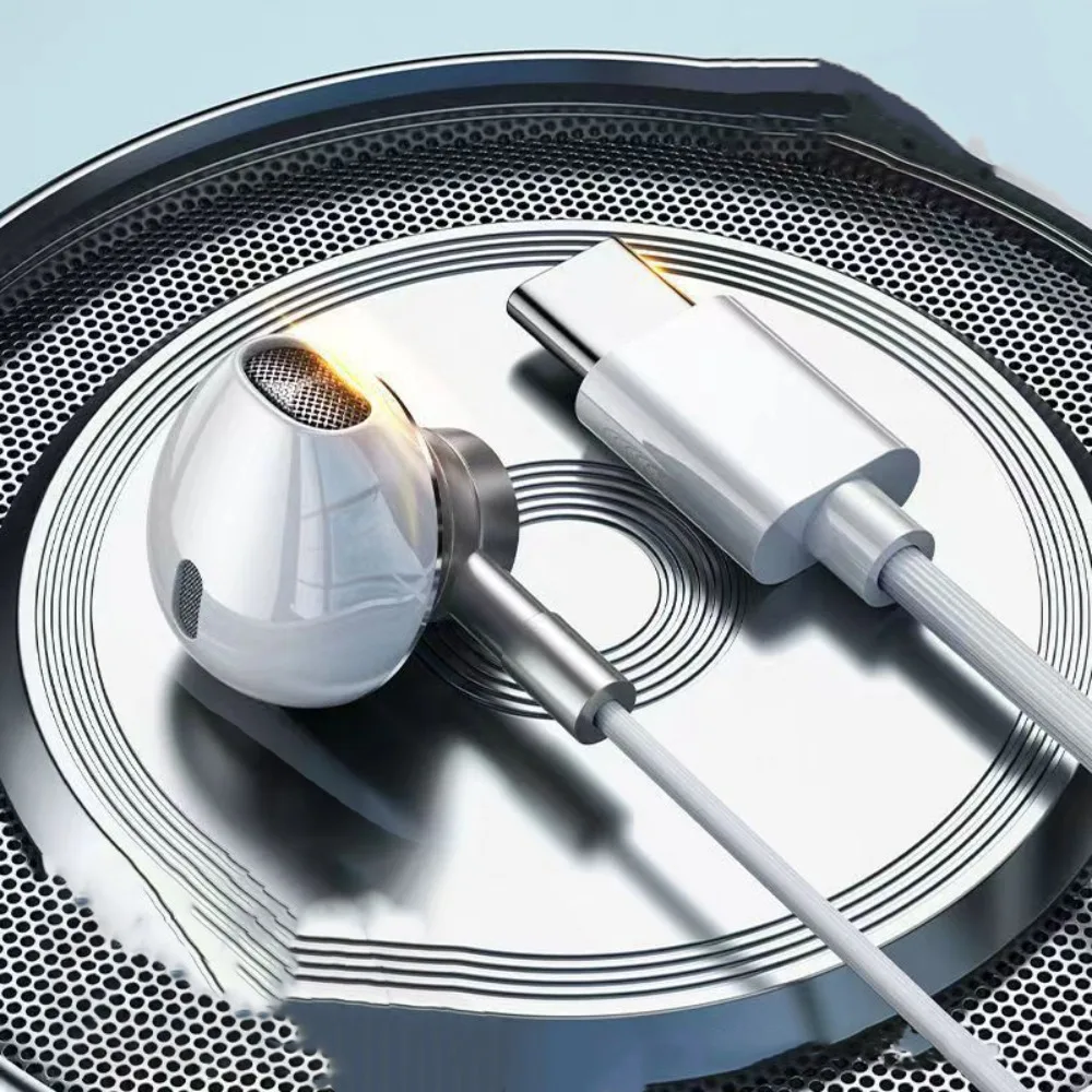 

Type C Wired Earphone HiFi Stereo Noise Cancelling in Ear Earphones Volume Control with Mic Wired Headset Listen To Music