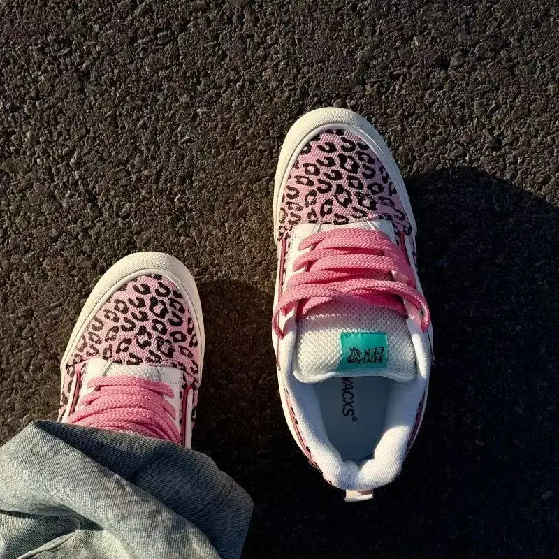 

LEOSOXS Pink Leopard Print Couple Shoes Fashion Street Men and Women Casual Sneakers Canvas Shoes for Woman 2026 summer walking