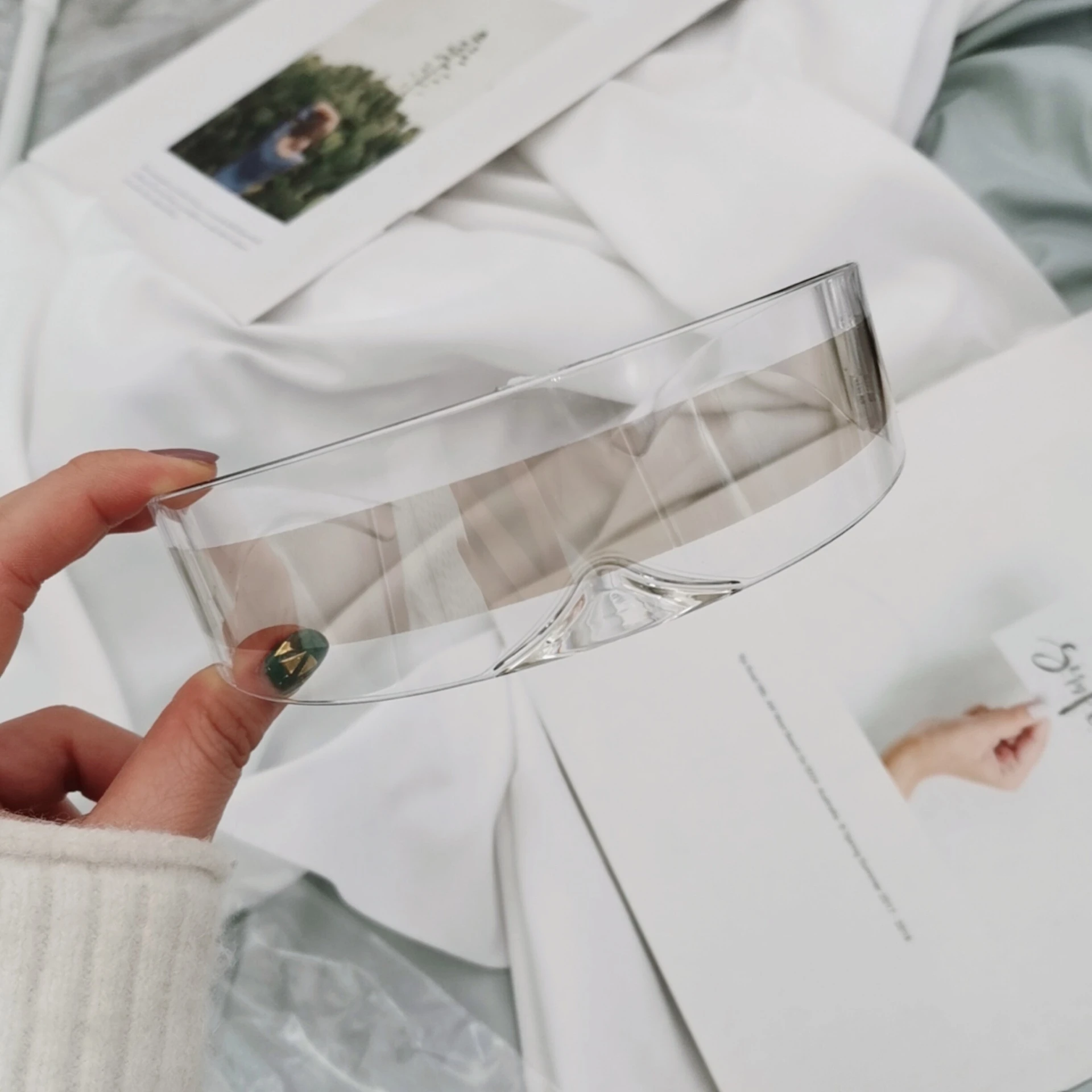 Futuristische Damen-Sonnenbrille mit schmalem Visier, Laser-Brille, Persönlichkeit, verspiegelte Gläser, integrierte Herren-Sonnenbrille – Detail 13