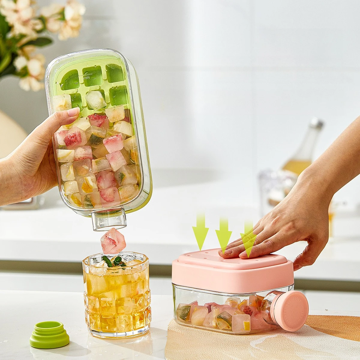 2-in-1 Eiswürfelform-Flaschenkühler mit Strohhalm und Silikon-Druckverschluss für den Gefrierschrank – Eiswürfel-Flaschenbecher für den Sommer