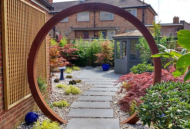 Skulptur Metall Mondtür Stahl Gartenlandschaft