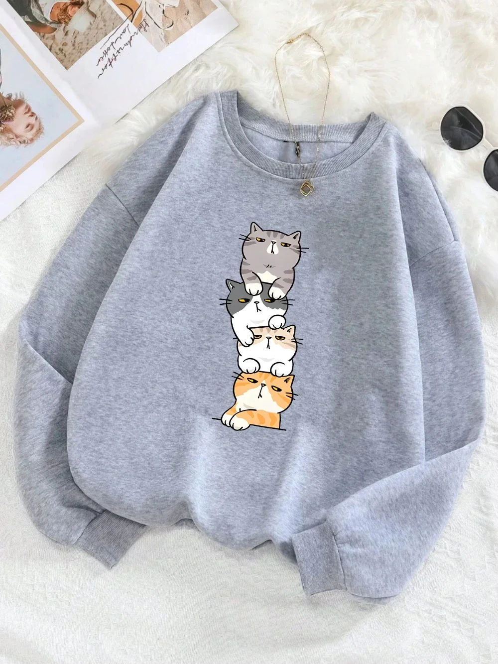 2025 حجم كبير أربعة قطط اللعب على الجزء العلوي من بعضهم البعض يطبع هوديي المرأة الخريف الشتاء البلوز أساسيات البلوز ملابس كاجوال #4