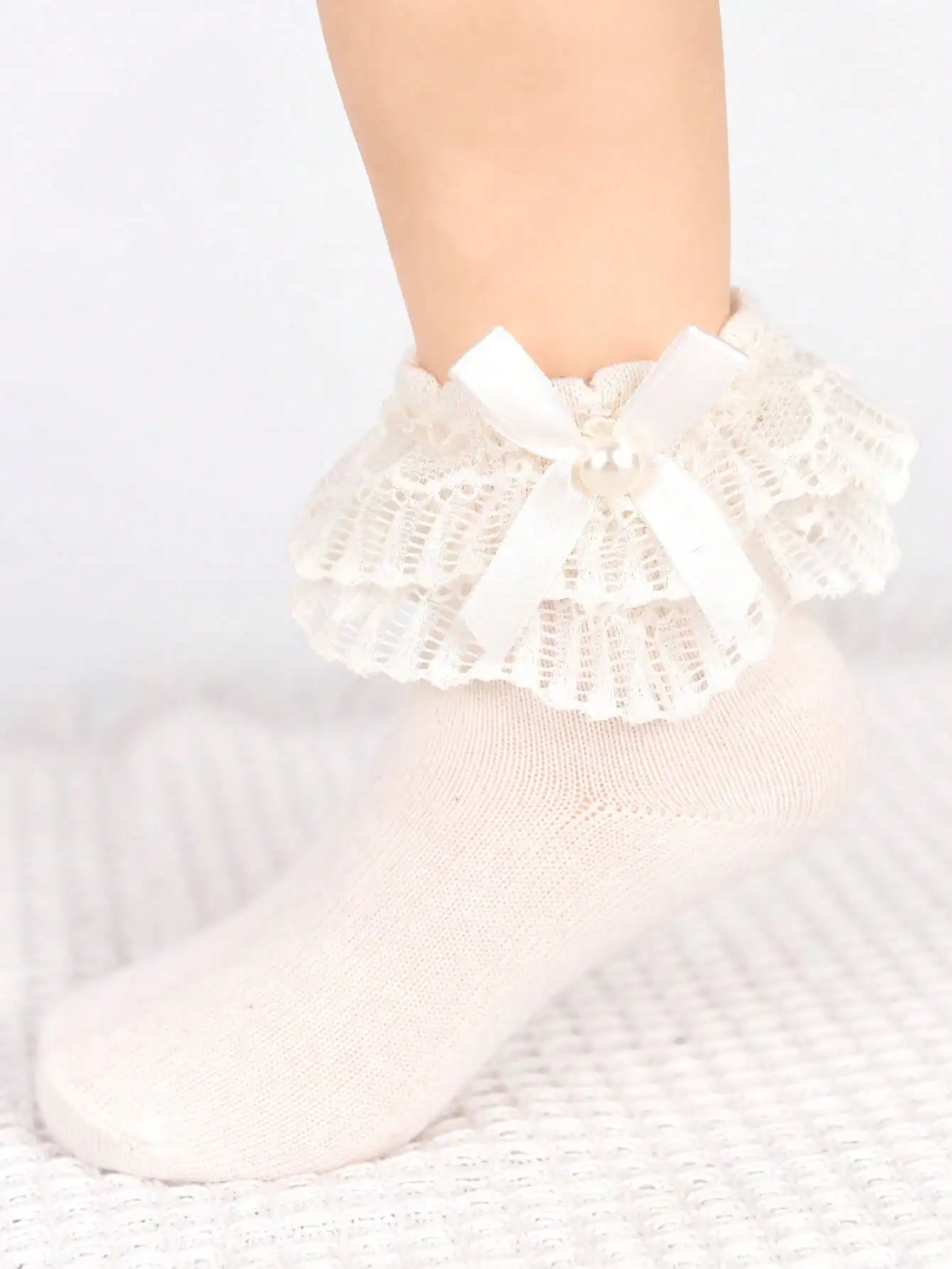 1 Pair of Girls' Socks: Solid Color with Pearl Bow Accent and Double-Layer Lace Trim, Perfect for Everyday Wear