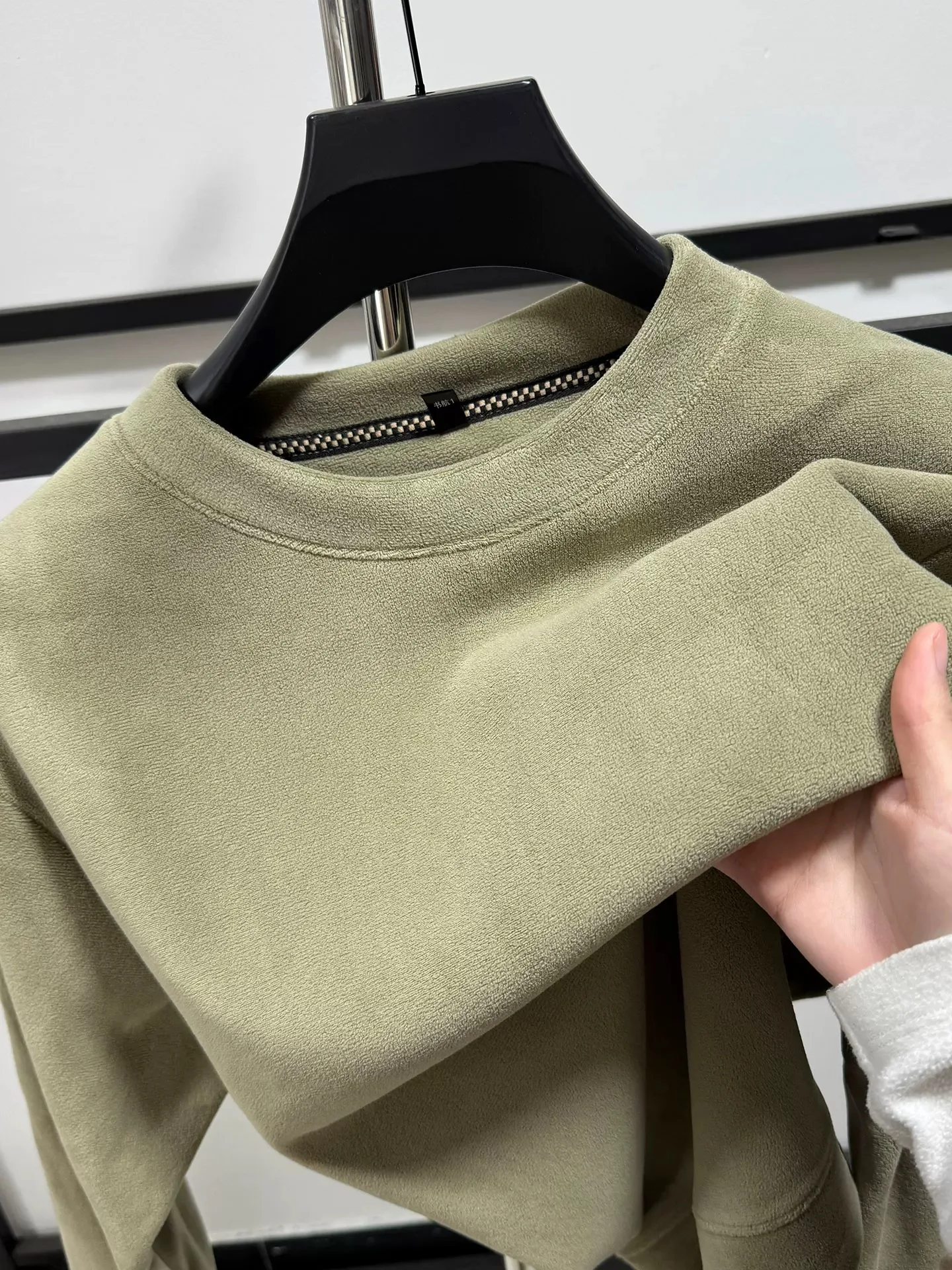 High-End-Samt warmer Rundhalspullover Herren Winter neue Mode einfache einfarbige koreanische Jugend bequemer Sportpullover