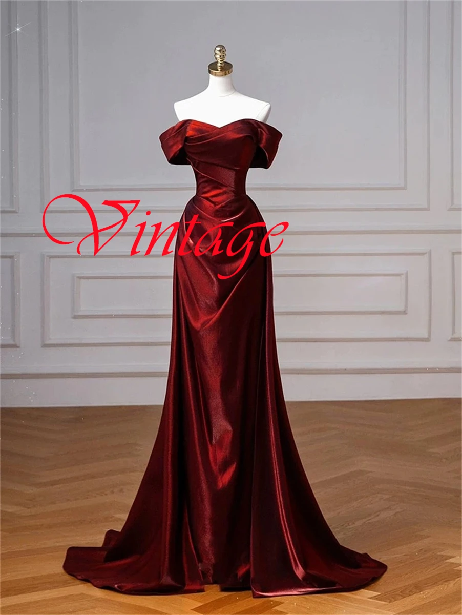 ที่กําหนดเองคลาสสิก Burgundy ซาตินชุดราตรี Modern Strapless ปิดไหล่แขนสั้น Lace Up กลับ Homecoming Dress