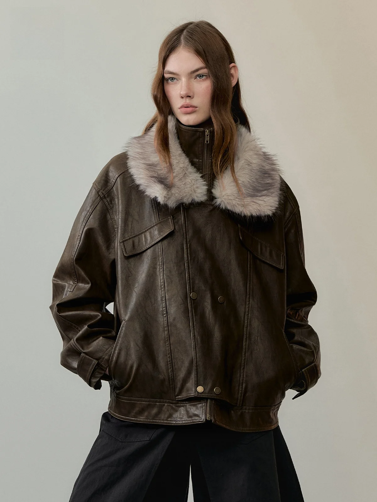 

Женская кожаная куртка с воротником-стойкой из искусственного меха, новинка 2025 года, с рукавом три четверти, теплая верхняя одежда