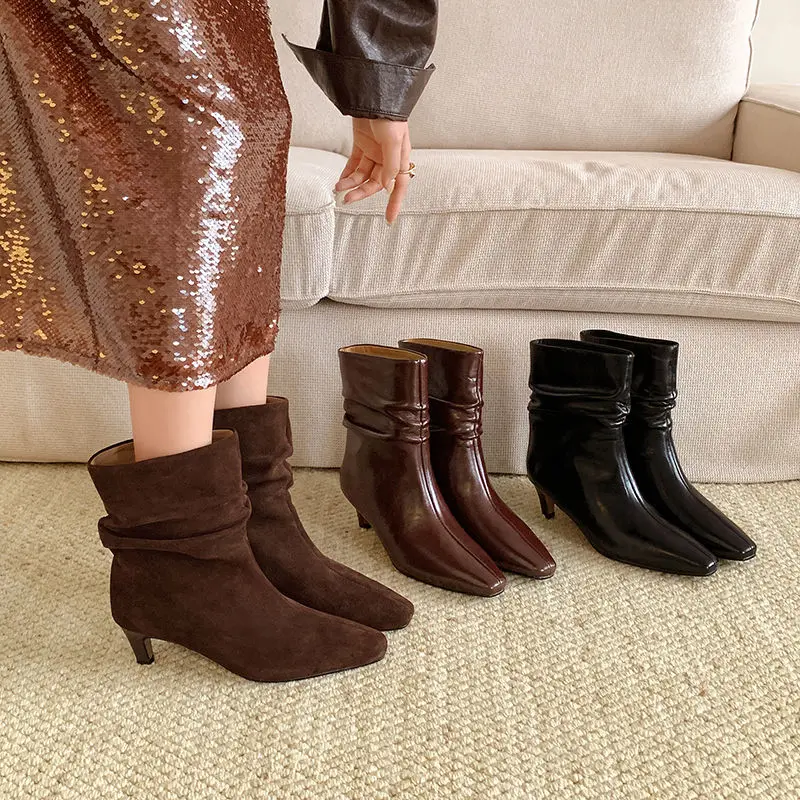 

2026новые осенне-зимние женские ботильоны высотой 22-24,5 см, современные ботинки из коровьей замши/воловой кожи с квадратным носком, модные ботинки на тонком высоком каблуке