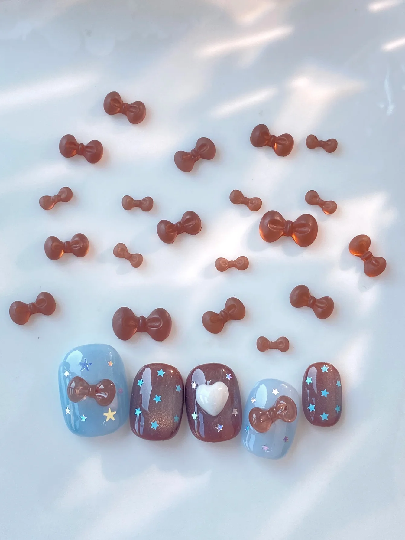 100 pièces mélange taille marron nœud papillon INS Nail Art breloques 3D Mini marron nœud papillon Style coréen accessoires pour ongles bricolage ongles
