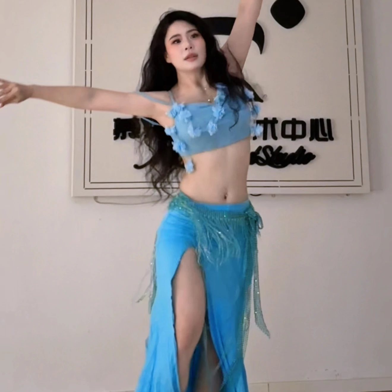 Vêtements d'entraînement de danse du ventre, haut à bretelles Sexy + jupe en queue de poisson, Costume de spectacle sur scène pour femme adulte, Costume de danse orientale, 2025