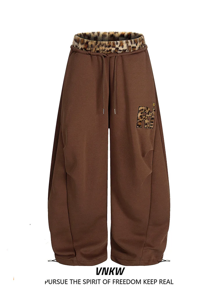 

Мужские спортивные повседневные брюки Cleanfit с коричневым леопардовым принтом, пэчворком и вышивкой, модные, свободного кроя, прямые штанины, для работы и отдыха