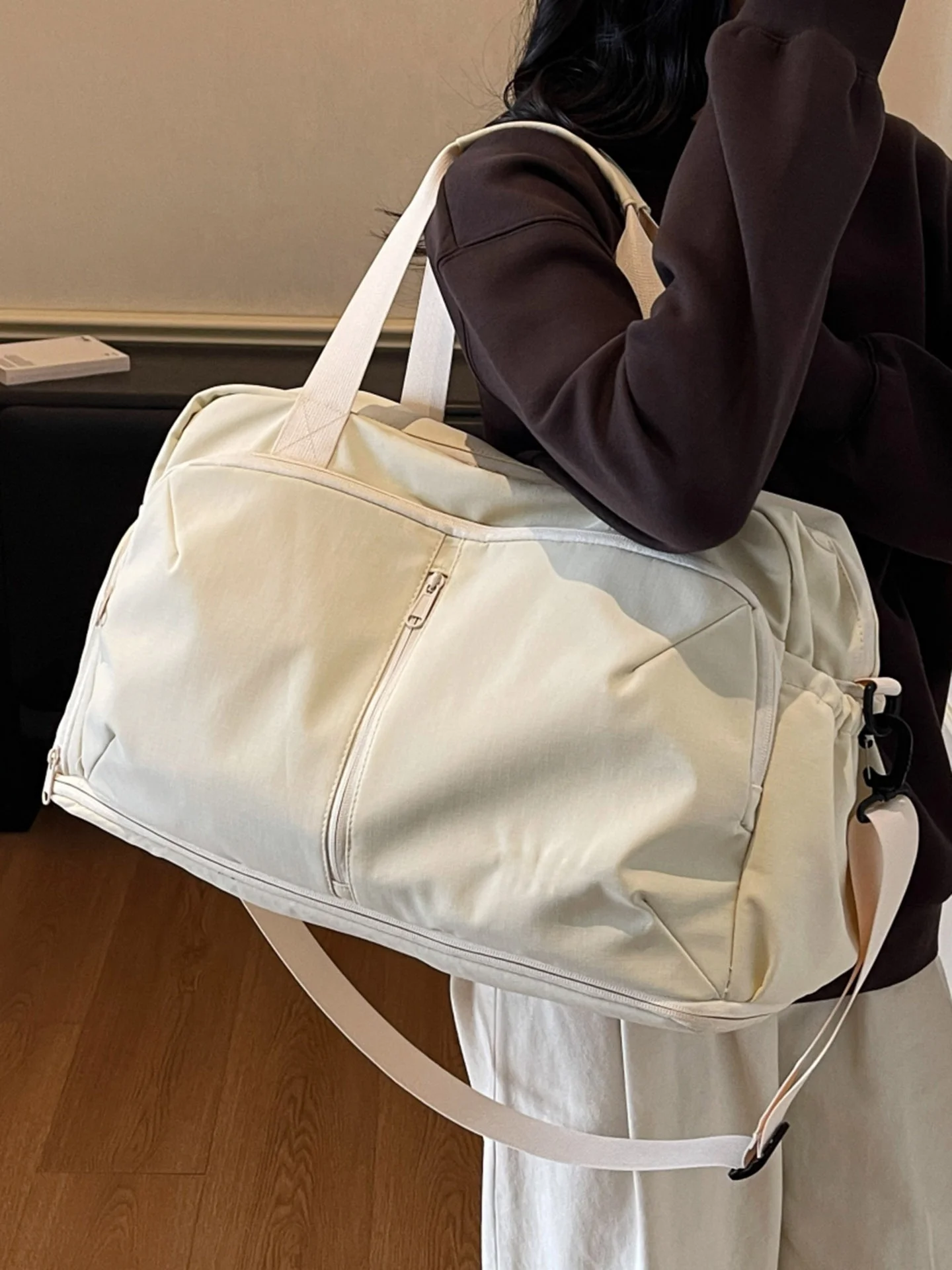 lightweight-large-capacity-travel-bag-ladies-handbag-crossbody-bag-short-trip-bag-stylish-and-attractive-new-2026-model