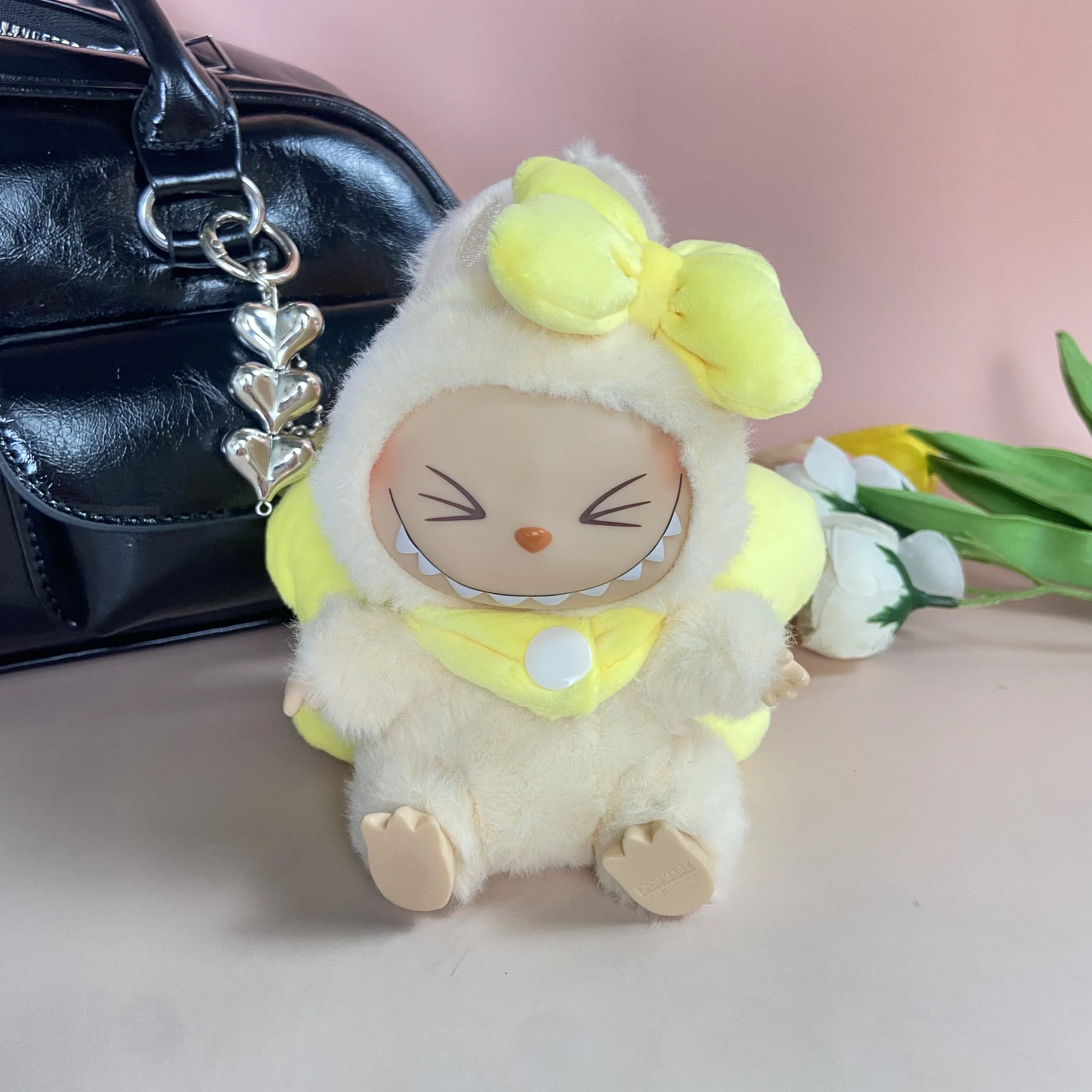 فقط Labubu الملابس مجموعة السنة الجديدة كولا السعادة عامل الزواج القط كبير القوس Labubu الملابس وتتسابق الملحقات دون الدمى