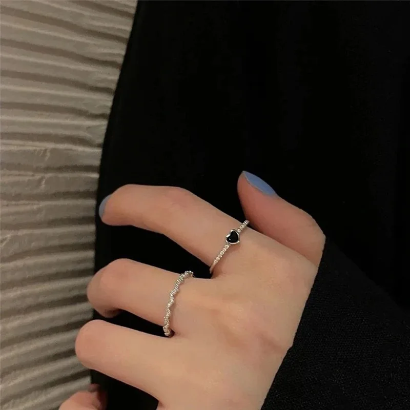 Trendy Silver Color Twist Metal Black Rhinestones Heart Charms Rings for Women Party Sweet Open Ring Elegant Jewelry Gift