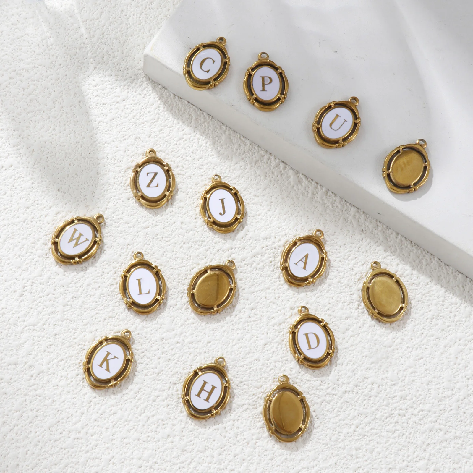 1 قطعة 304 الفولاذ المقاوم للصدأ الأولي رسالة سحر 18K مطلية بالذهب الأبيض المينا البيضاوي كابيتال الأبجدية "A-Z" قلادة DIY 20 مللي متر x 14 مللي متر