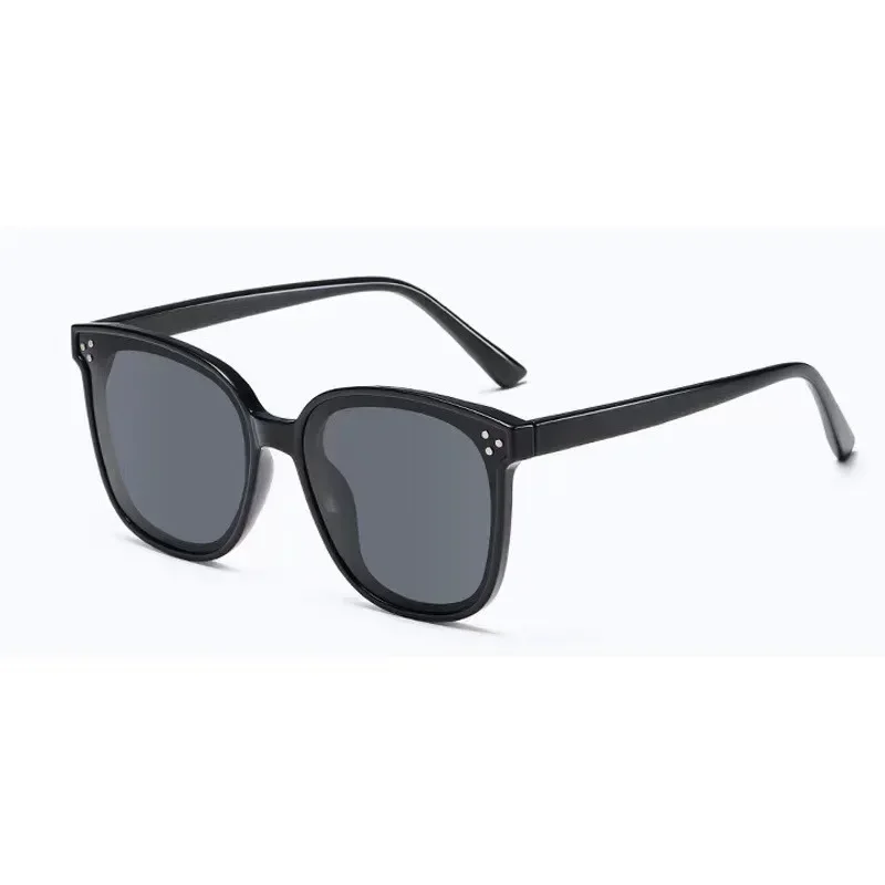 New Sunglasses Women's Large Frame Sunglasses Men's Fashion UV Protective Sunglasses Fashion Single Item