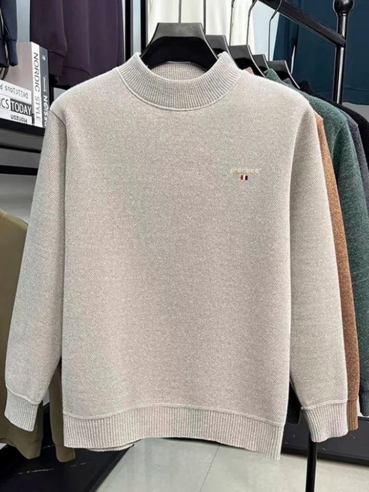 Original bestickter Strickpullover einer Modedesignermarke, heiß begehrt, warmes Herren-Samt-T-Shirt in reiner Farbe mit Rundhalsausschnitt für den Herbst. – Detail 8