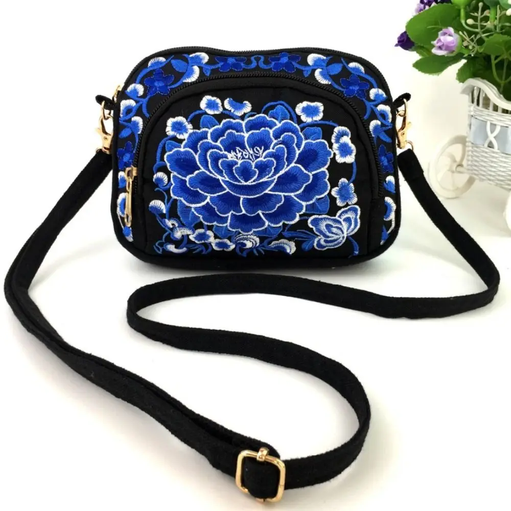 Ethnic Style Women Shoulder Bag Vintage Zipper Floral Embroidered Travel Pouch Cotton Mobile Phone Bag Crossbody Bag