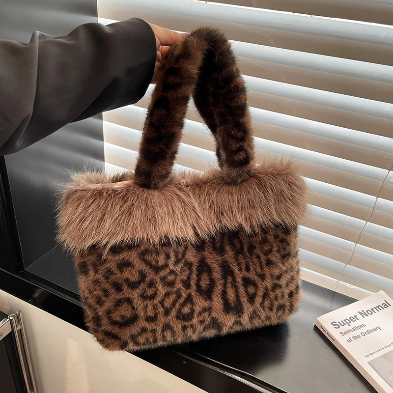 

Women Purple Leopard Fur Small Bucket Bag Luxury Warm Plush Shoulder Clutch Bag for Phone Purse Autumn Winter Fashion