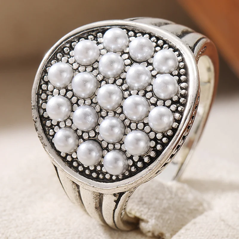 Vintage Silver Plated Oval Ring For Women Multi Layered Striped Inlay Imitation Pearl Ring Elegant Party Jewelry Accessory