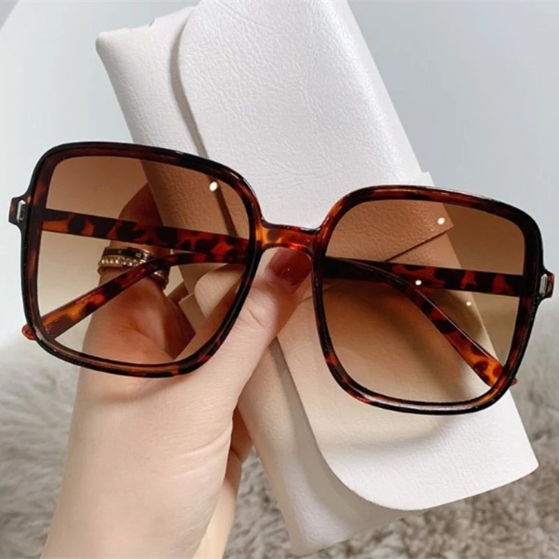 

New Gradient Sunglasses Female Ins Big Box Fashion Retro Square Sunglasses