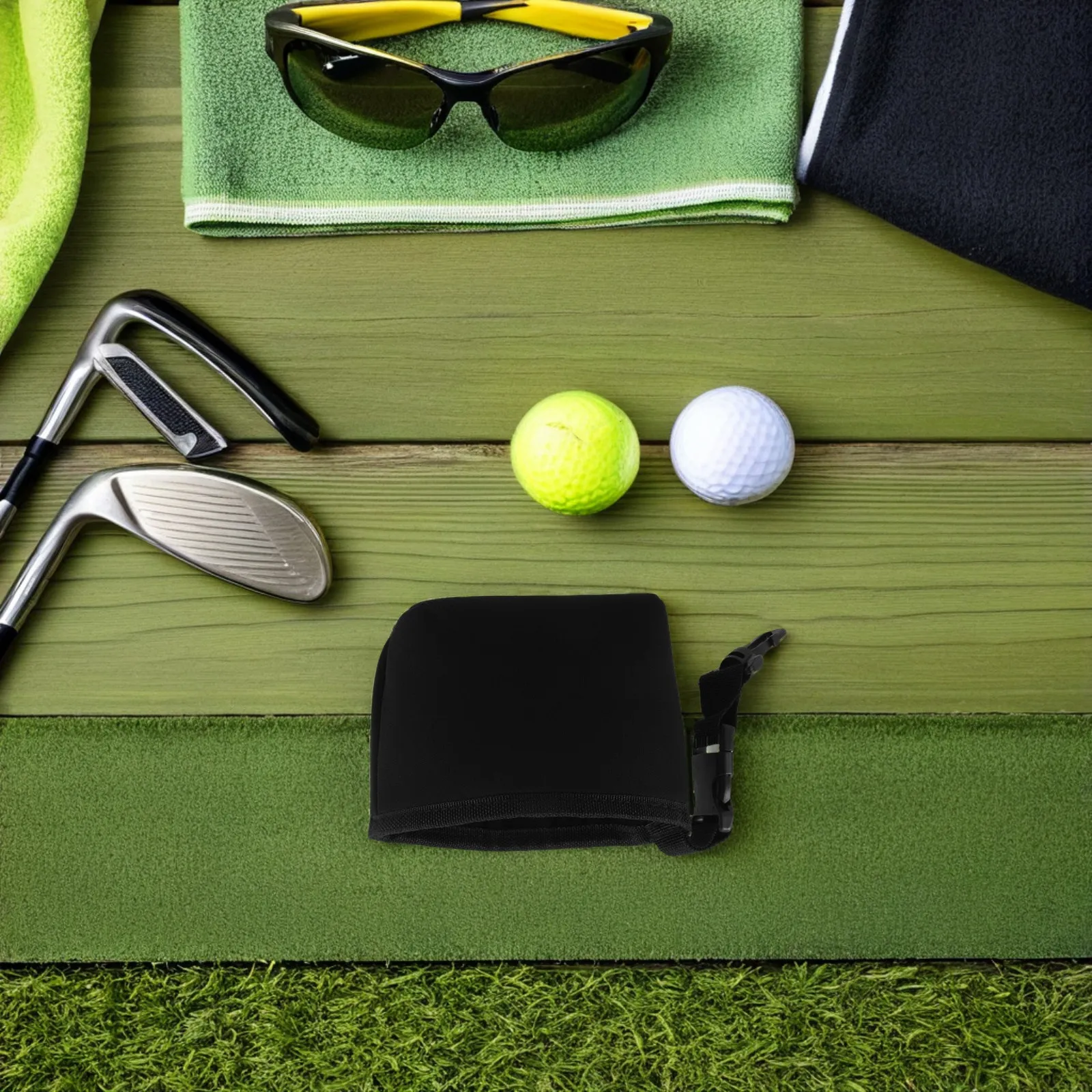 Portable Golf Cleaning Pouch for Neoprene Material Waterproof Weatherproof Rapid Drying Hanging Clip Design Golf