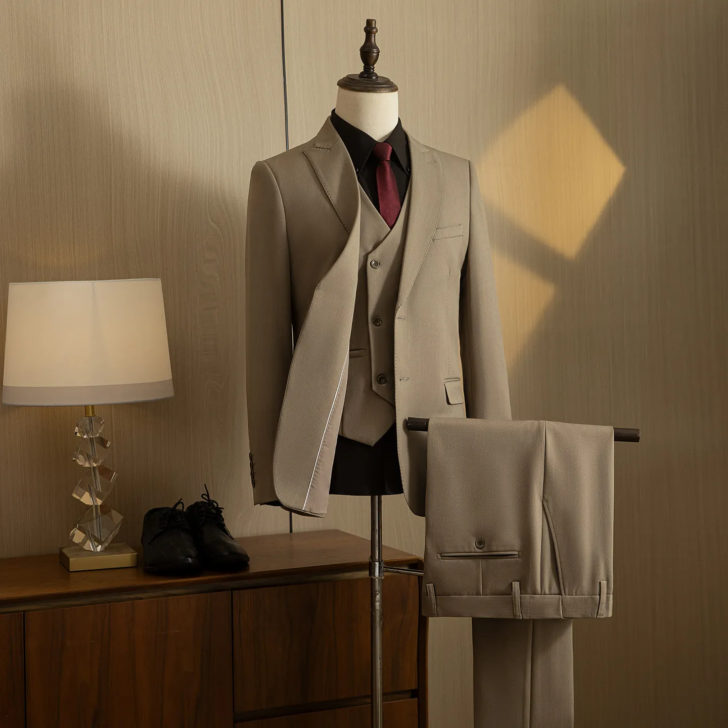 Men's Party Wedding Casual Quality New Dark Stripe Business Commute Groomsmen Wedding Dress Suit Three-Piece Set