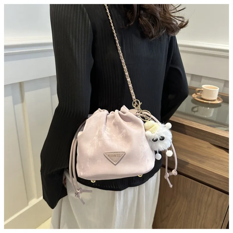 

New Fashion Design Small Women's Chain Crossbody Shoulder Bag Small Popular Drawn Western Style Water Bucket Shoulder Bag