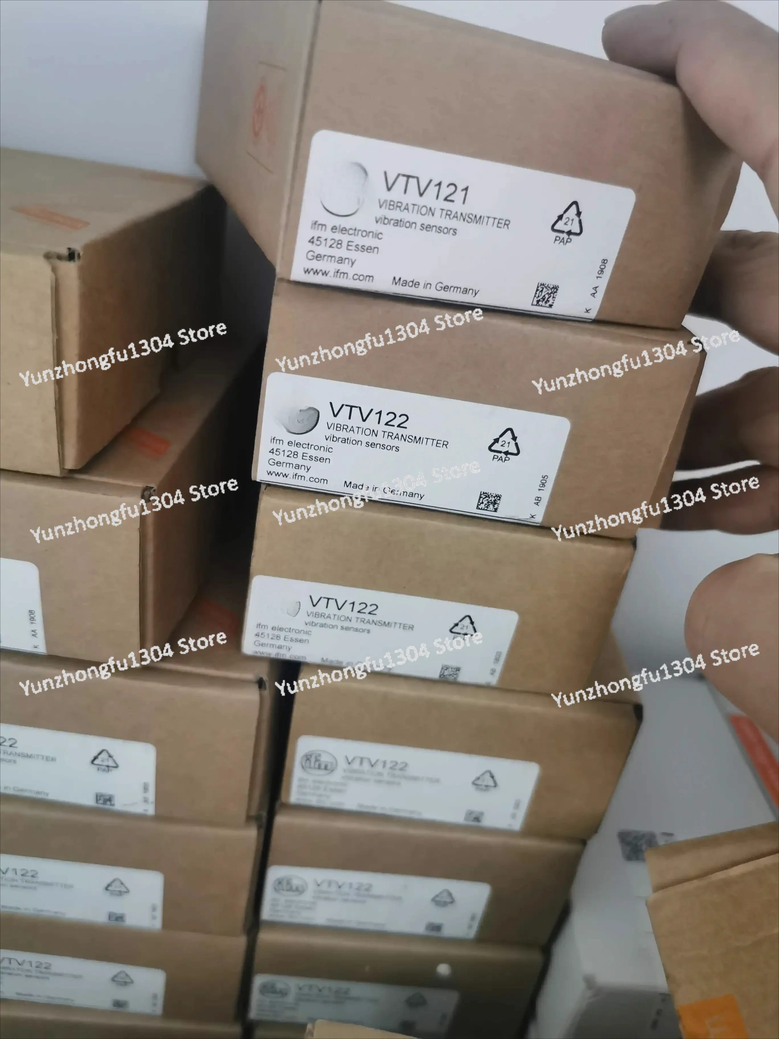 VTV121 VTV122 VKV021 VKV022 Vibration Sensor New