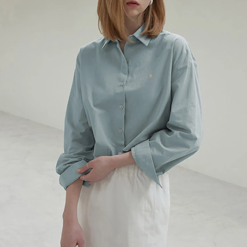 

CH Brand Loose Cropped Shirt Perfect Both Commuting Casual Wear With Delicate Small Logo Adding Touch Detail