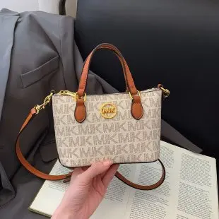 

​​2025 SS Compact Bucket Bag, Multi-Way Top Handle Crossbody Purse for Women, Versatile Day to Night Tote, Structured Carryall​