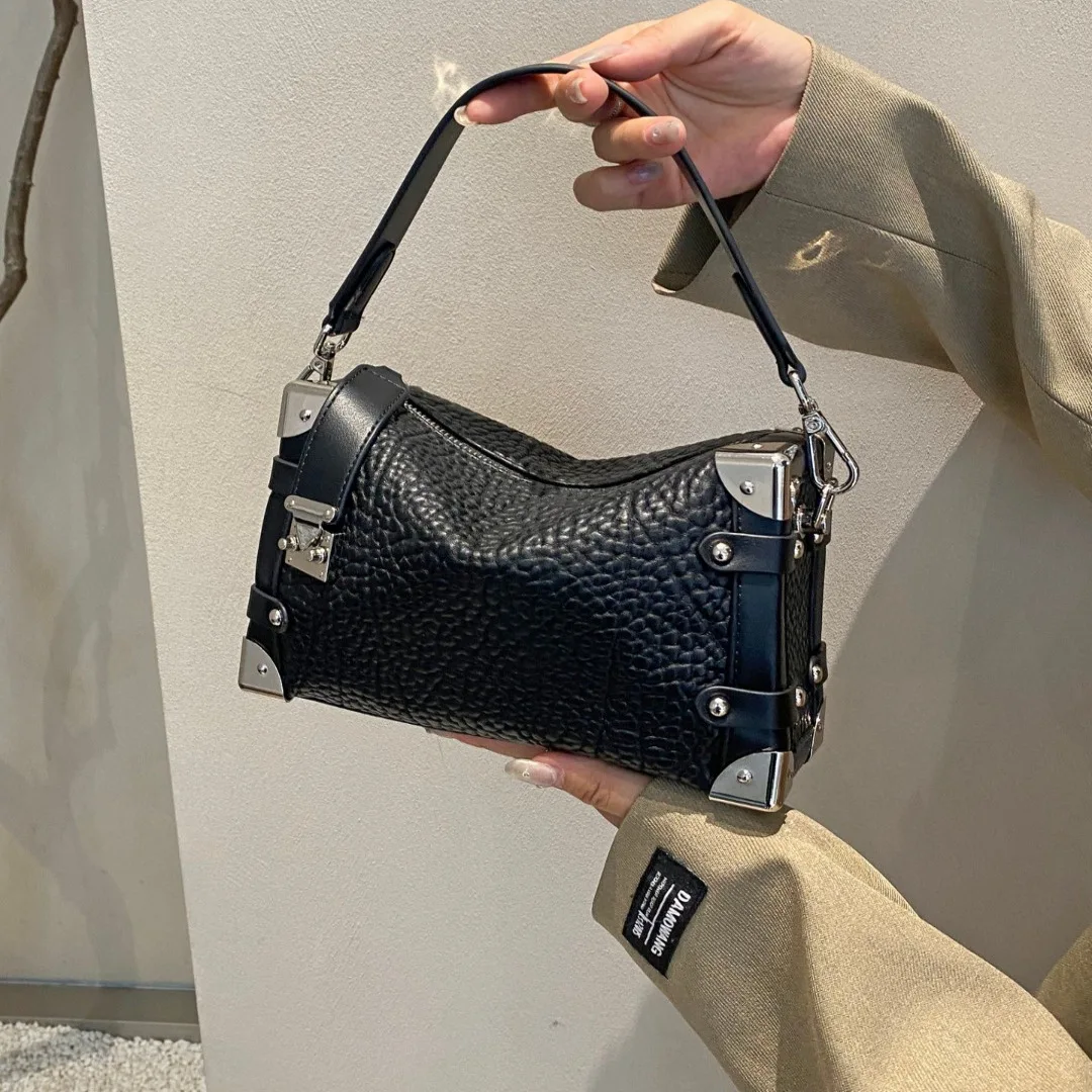

2025 New Ladies Leather Rivet Soft Box Square Crossbody Bag Lazy Sle New Model Faionable Casual Handbag PU Material