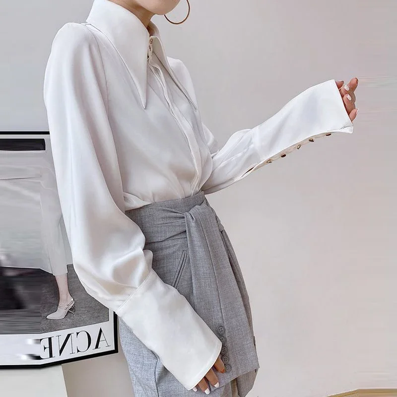 Sharp collar satin shirt for women in the spring and autumn of 2025, loose and flowing silk and smooth top design, shirt