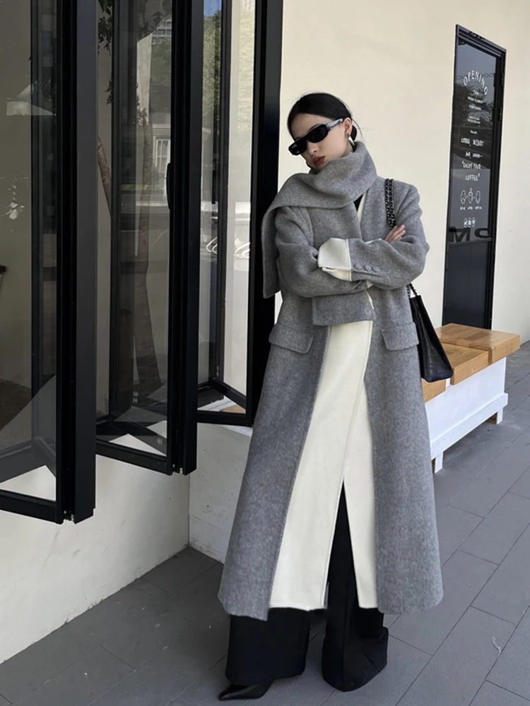 TWOTWINSTYLE Hit Color Patchwork Pockets Chic Coats For Women V Neck Long Sleeve Spliced Button Slimming Coat Female New Fashion