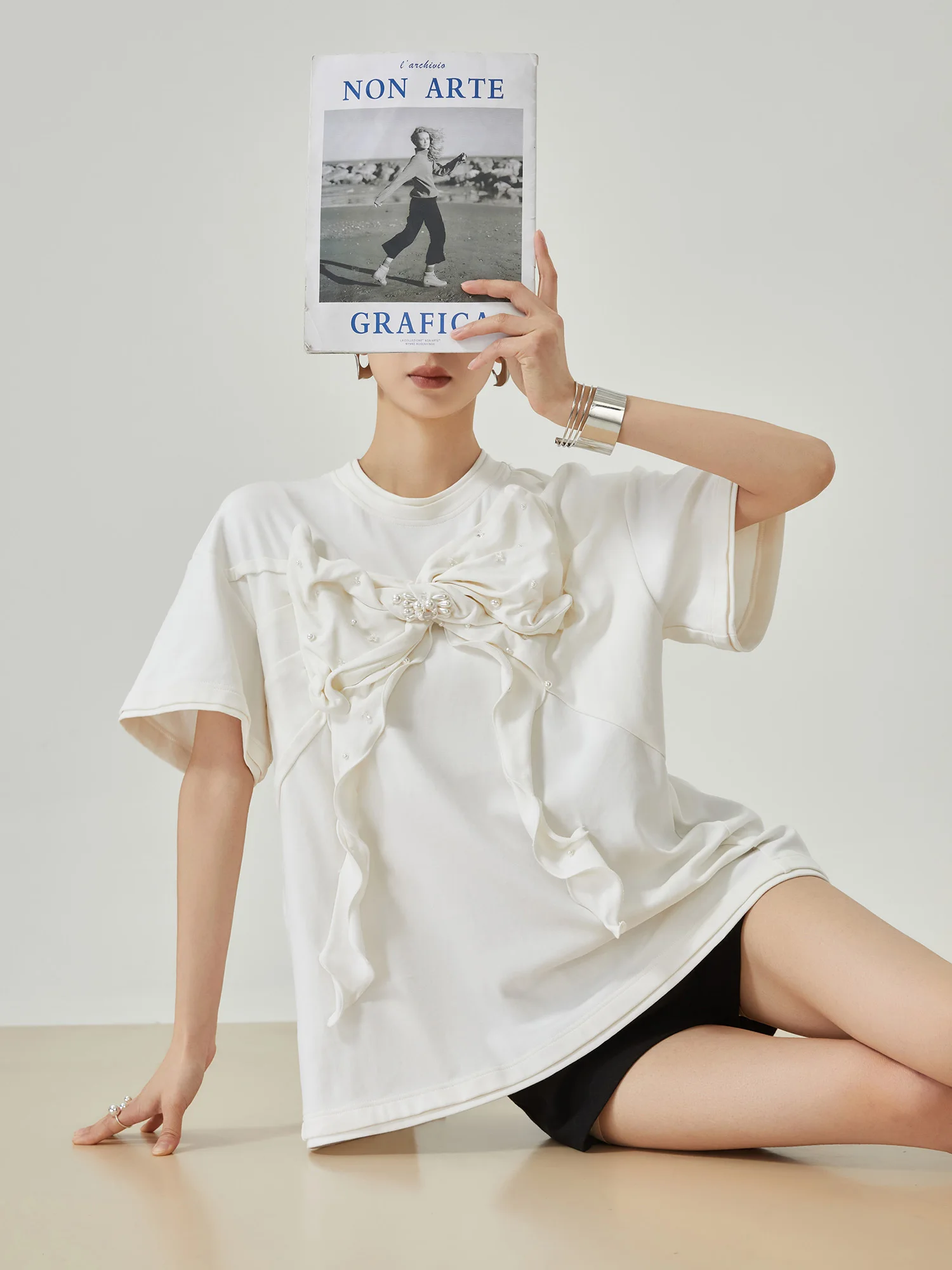 

Casual Style White Embellished Knot Short Sleeve T-Shirt Loose Fit Versatile Summer Top for Younger Looking