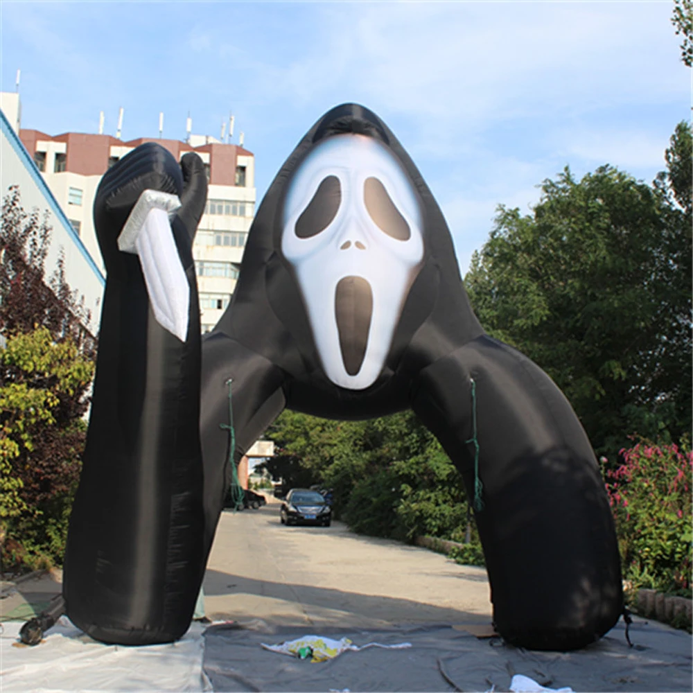 Popular scary ghost holding a knife inflatable halloween arch for halloween decoration