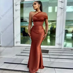 Maßgeschneidertes braunes Brautjungfernkleid im Meerjungfrau-Stil, One-Shoulder-Abendball, formelle Party, Geburtstag, Promi-Kleid für die Mutter des Bräutigams