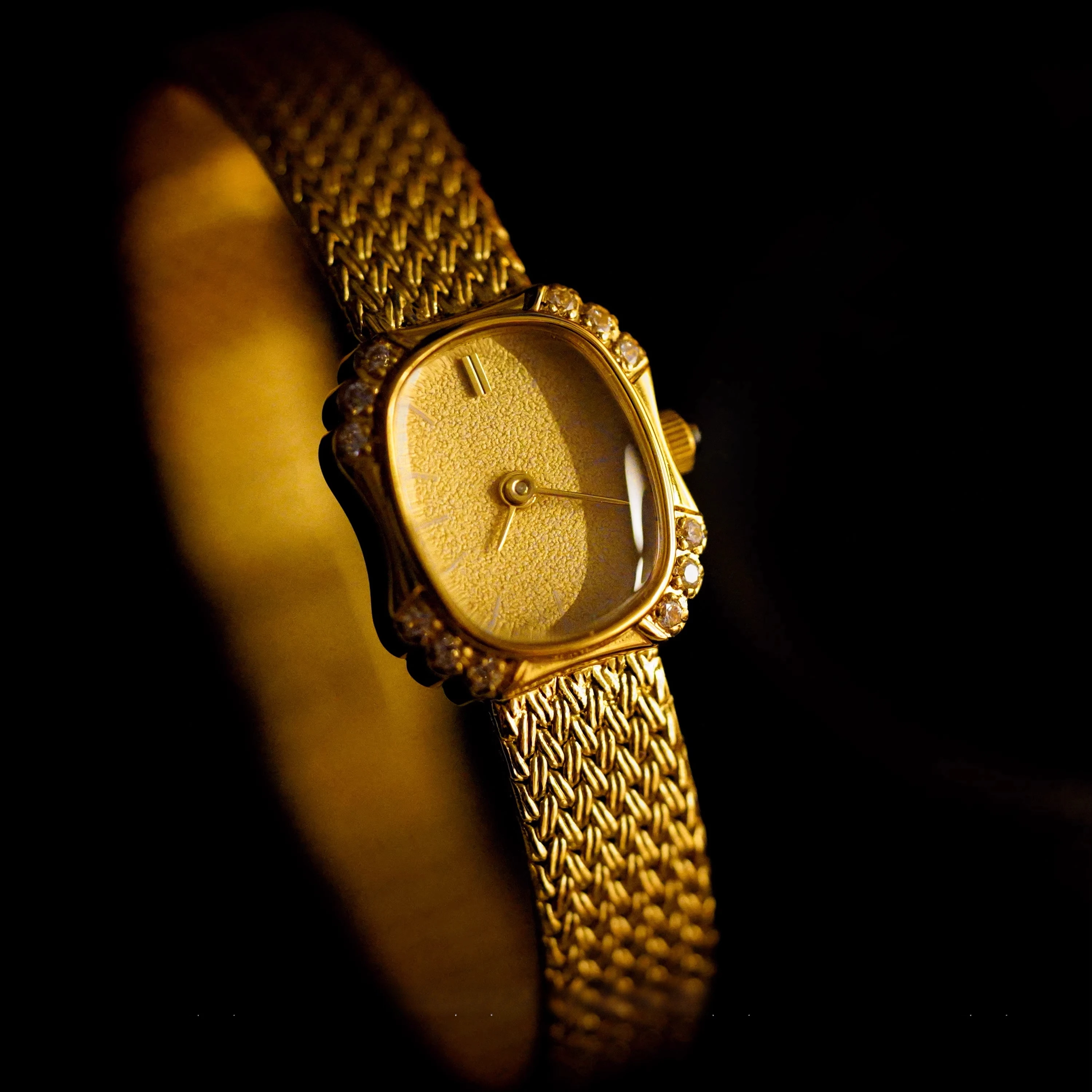 2025 new 18k gold-plated women's watch luxury Retro diamond ellipse Vintage Japanese quartz movement High Quality