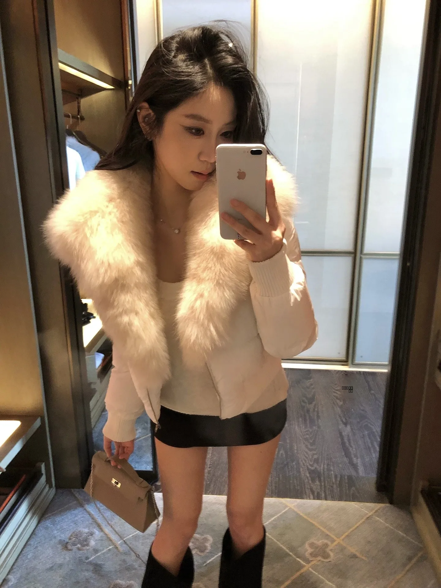 

Белая женская зимняя теплая куртка с меховым воротником и большим отложным воротником, повседневная, стандартного кроя, из полиэфирного волокна