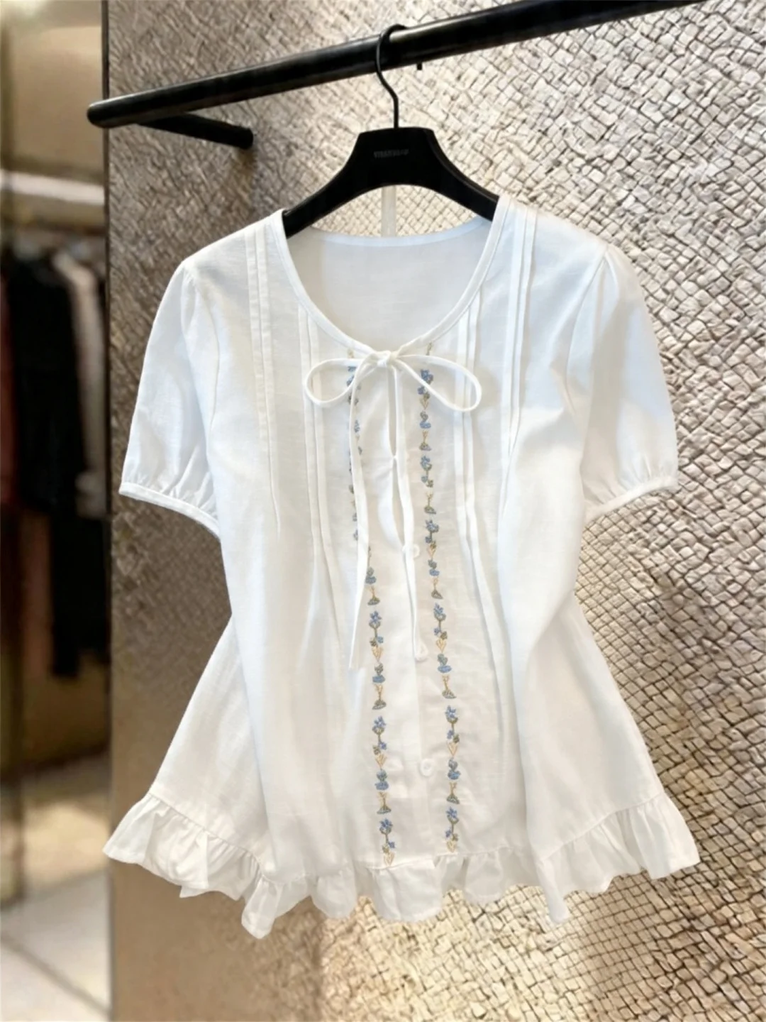 

Elegant Embroidered Flower V-neck Tied Bubble Sleeve Shirt Women Summer Trendy Youthful Lace Hem Slimming Top Cotton 100%