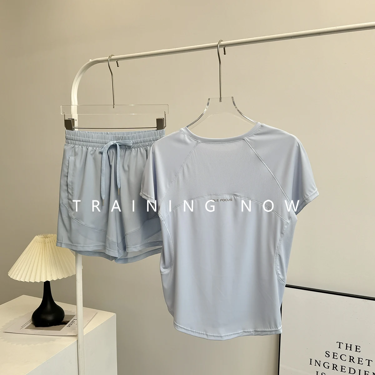 

Running sports suit for women in summer loose thin breathable yoga quick-drying T-shirt short-sleeved Pilates fitness shorts