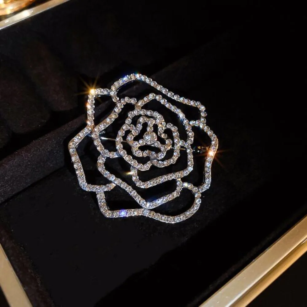 Full Rhinestone Hollow Camellia Brooch Badge Alloy Suit Collar Pin Korean Style Jewelry Accessories Rhinestone Brooch Gift