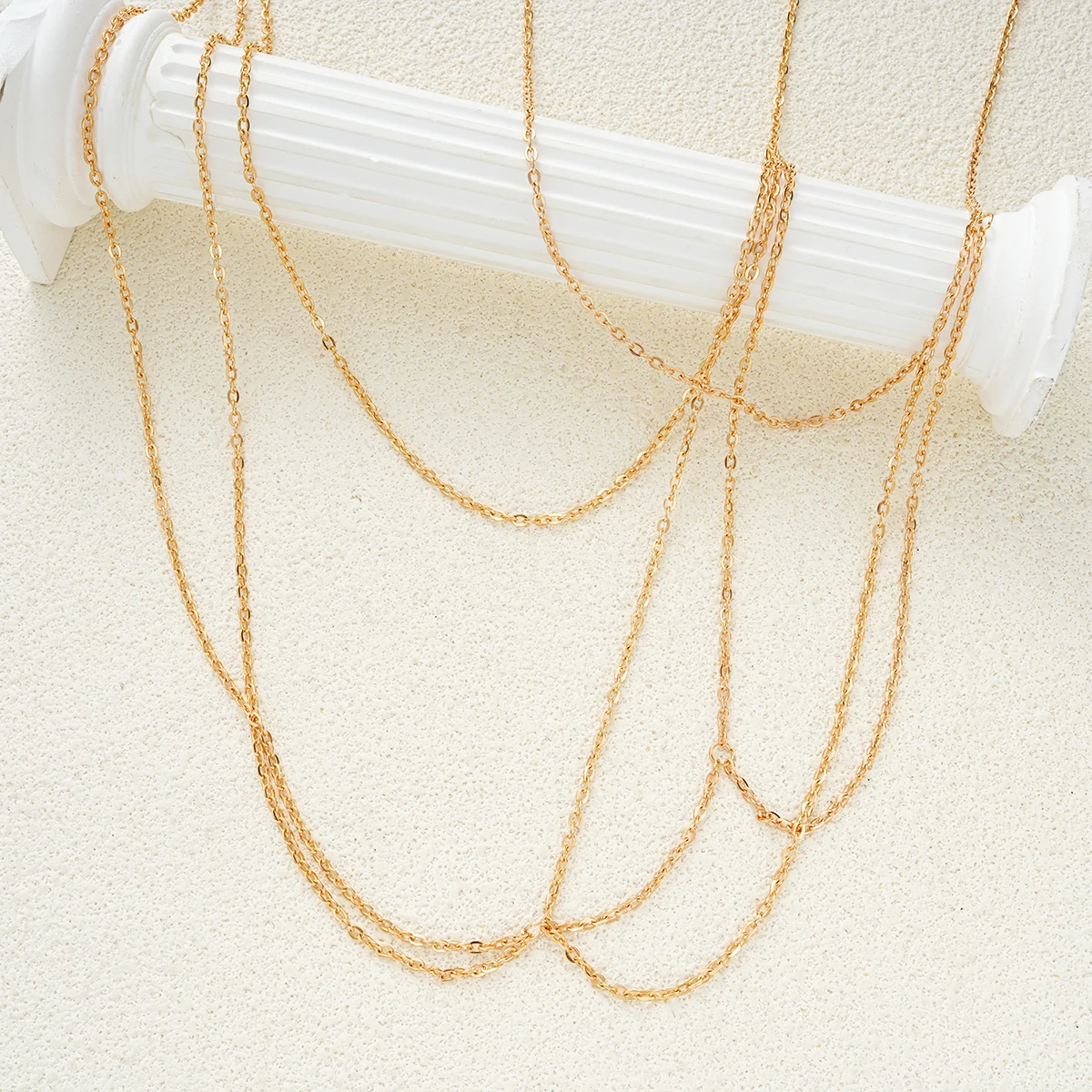 Sex Staggered Body Chain สําหรับผู้หญิง Simple Gold สี Layered Chain เครื่องประดับผู้หญิงฤดูร้อน Breast Chain