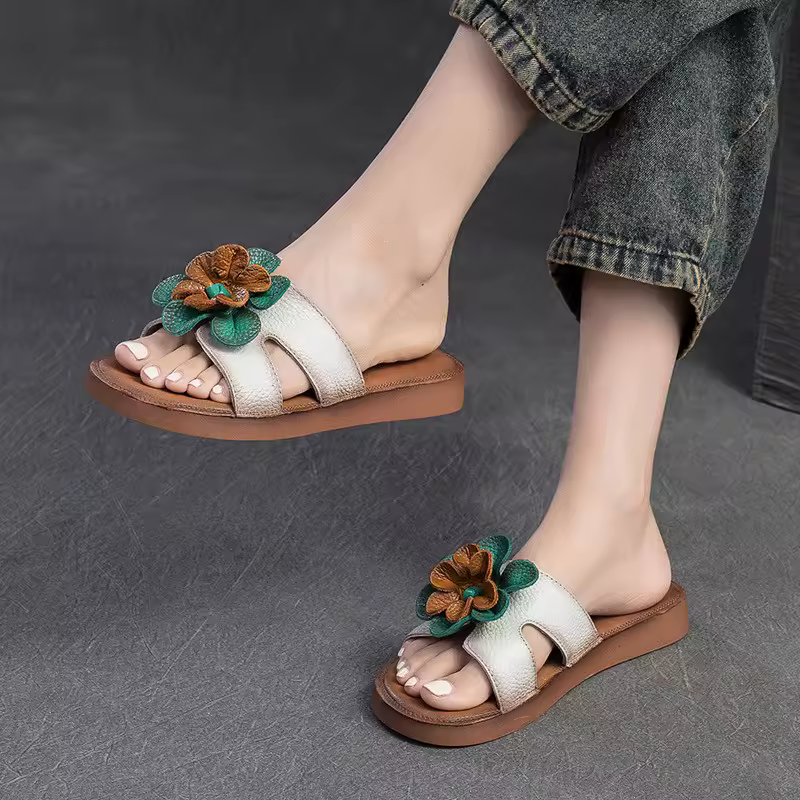 Johnature Retro Flower Flat Bottom Comfortable Outdoor Slippers 2026 Summer New Versatile Casual Genuine Leather Women's Shoes