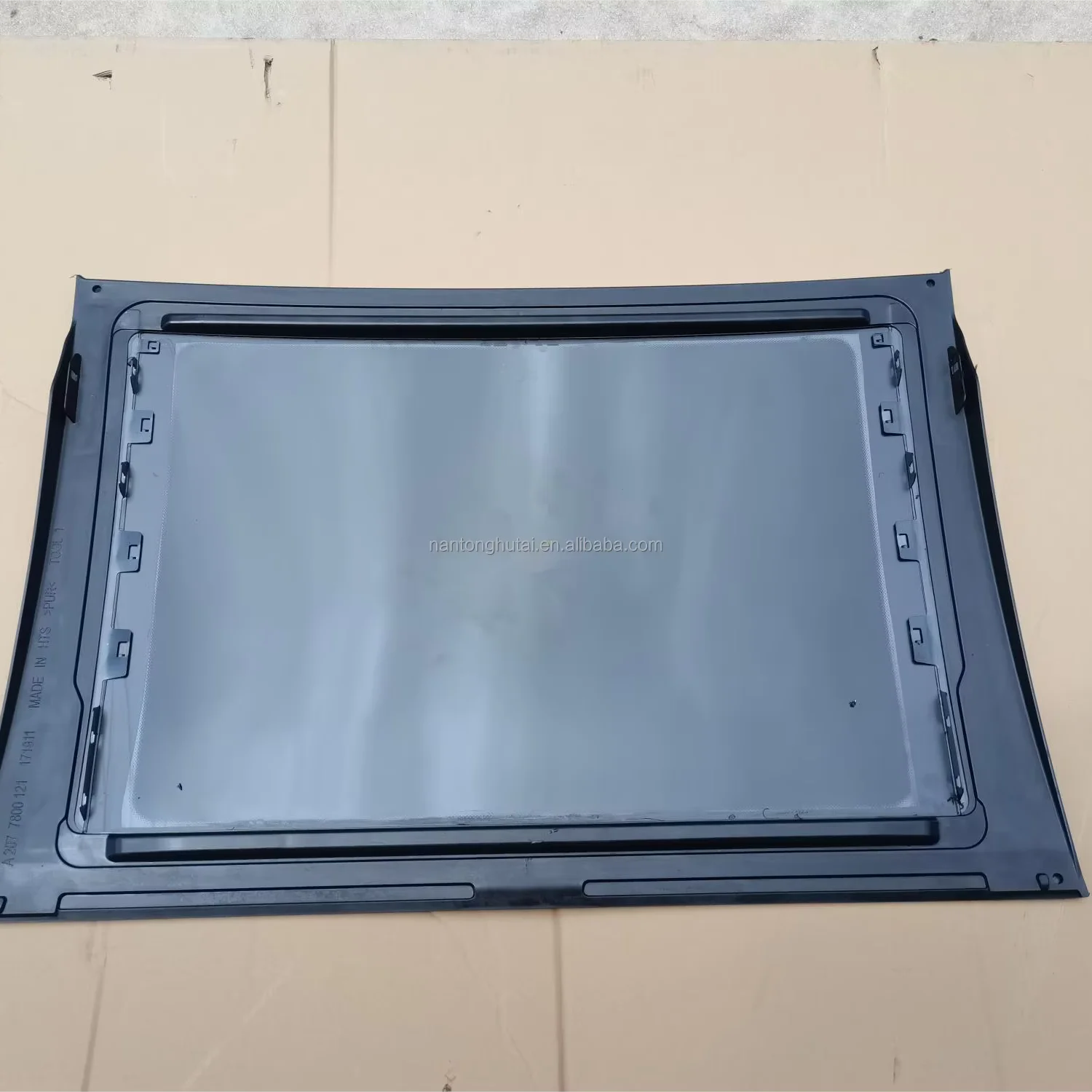 

Aftermarket Car Sunroof Replace Car roof glass Assembly Auto Sunroof Assembly for MERCEDES-BENZ E class C207 A207 OE A11778000