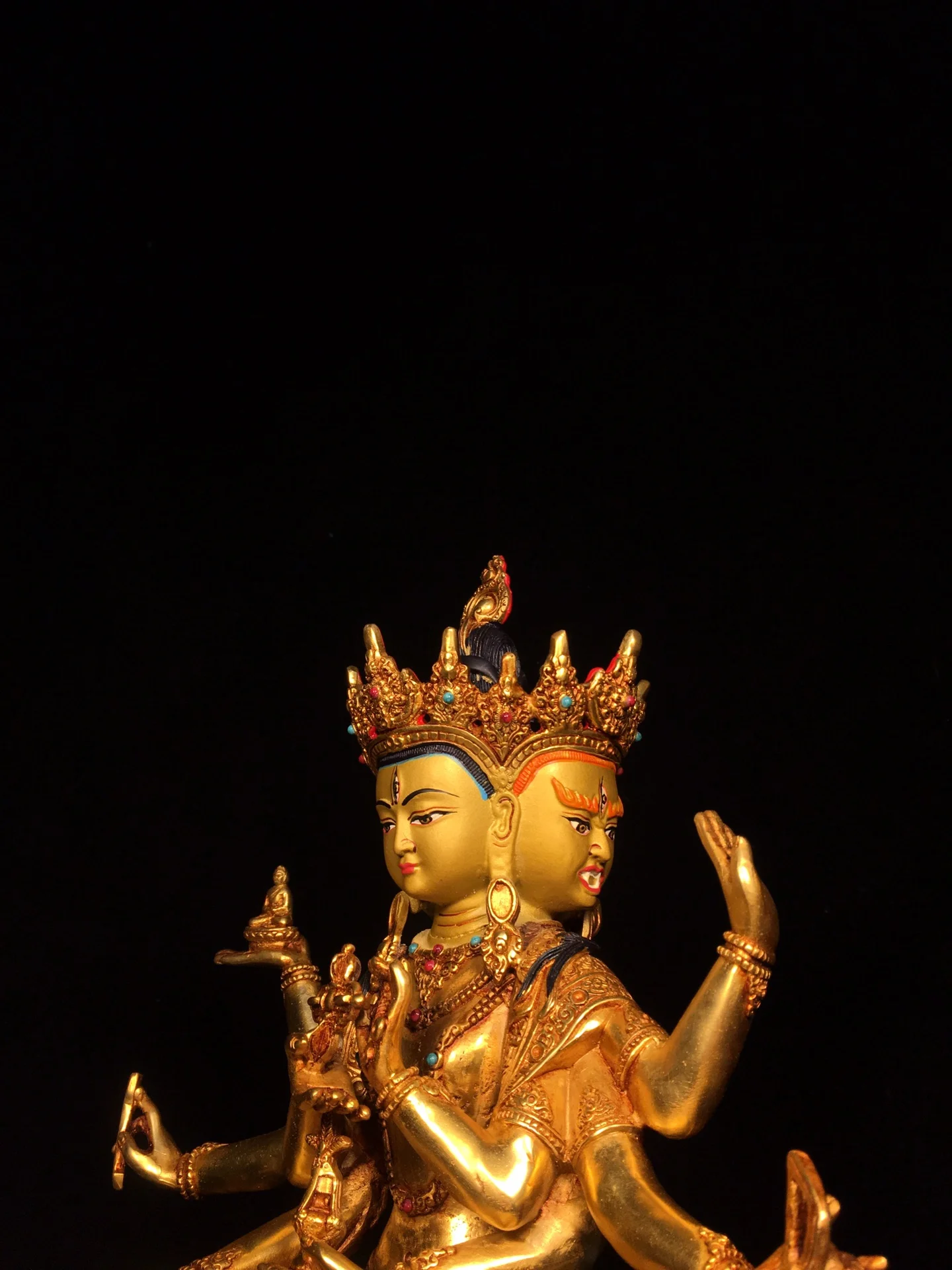 

12-дюймовый старинный бронзовый позолоченный Будда Намгьялма с расписанным лицом, восемью руками, в позе сидячего Будды, для культивации в храме или доме