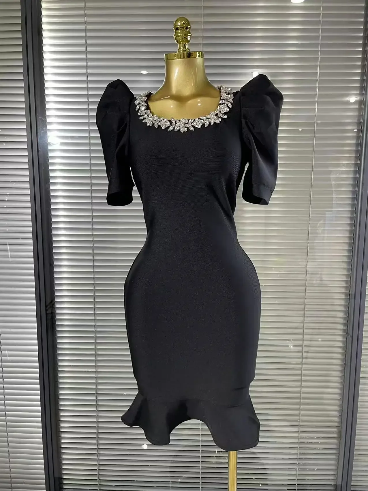

Sparkly Diamonds Square Neck Ruffles Bandage Mini Dress For Women Puff Sleeve Slim Fit Wrap Gowns Celebrate Evening Dress