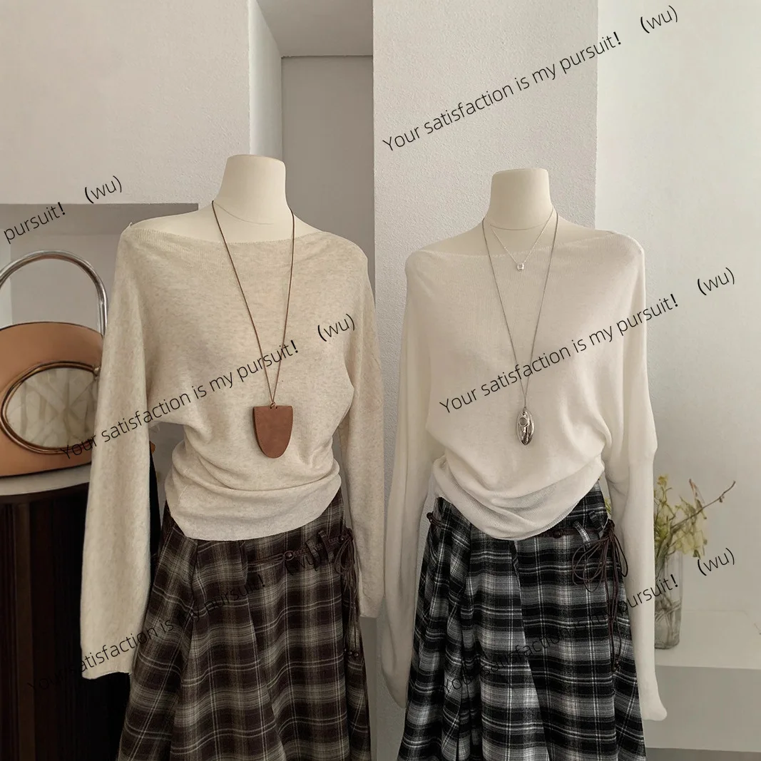 Sweater rajutan tipis dan ramping warna solid dengan lengan kelelawar dan bahu miring, mode awal musim gugur wanita Korea.